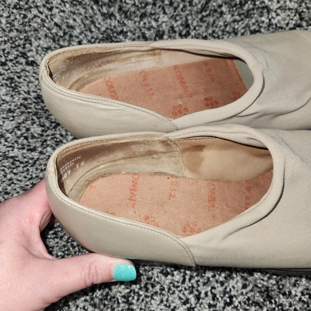 MUNRO American Cream Tan Stretch Fabric Shock-Absorbing Pump Comfort Women's 7 M
